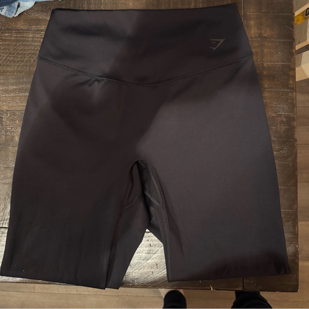 Gym shark leggings